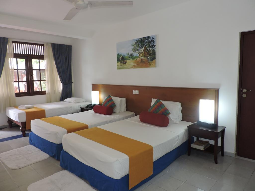Catamaran Beach Hotel Negombo Zewnętrze zdjęcie