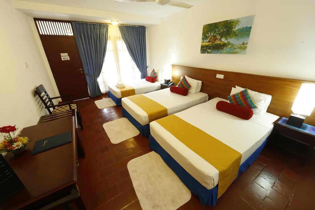 Catamaran Beach Hotel Negombo Zewnętrze zdjęcie