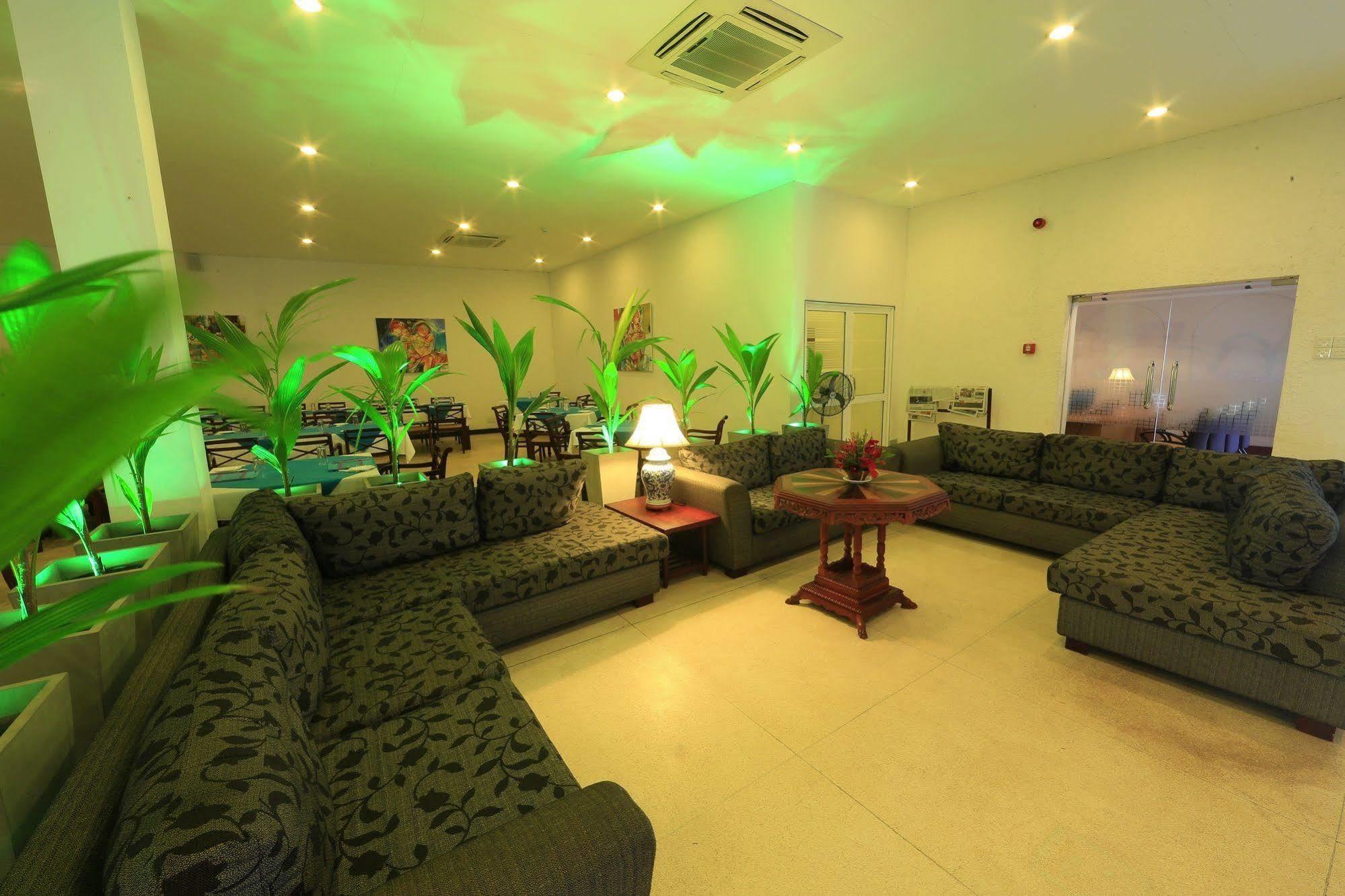 Catamaran Beach Hotel Negombo Zewnętrze zdjęcie