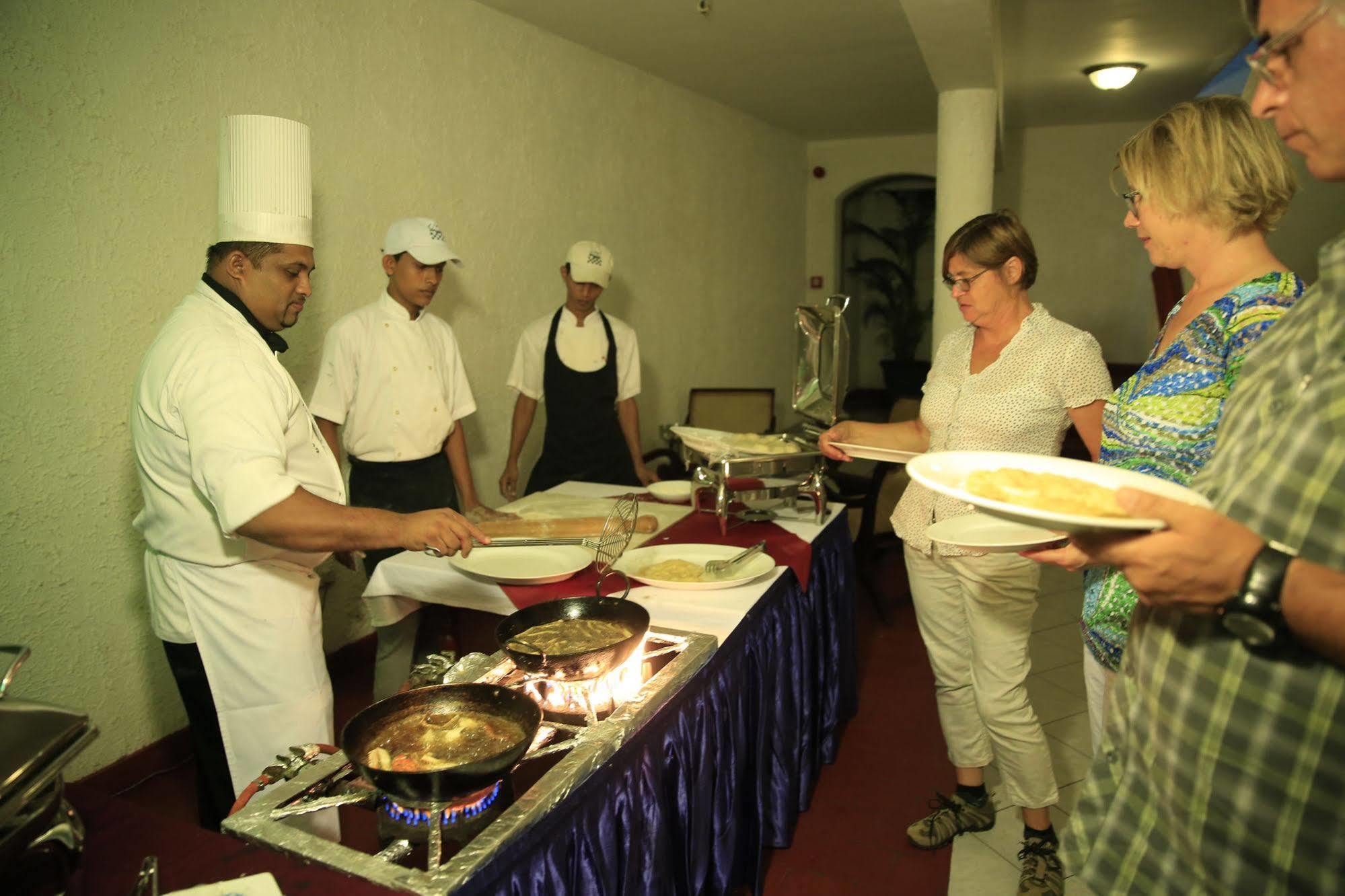 Catamaran Beach Hotel Negombo Zewnętrze zdjęcie