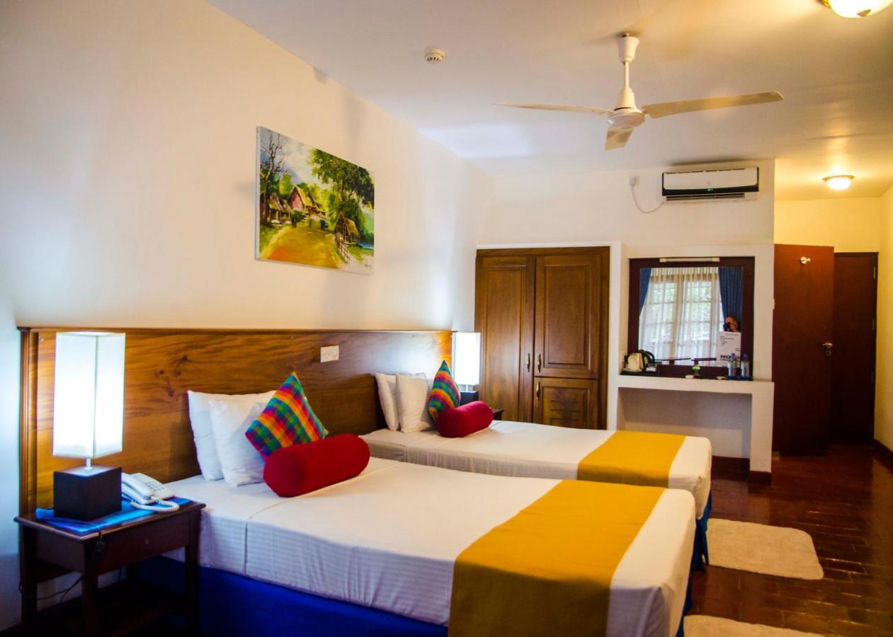 Catamaran Beach Hotel Negombo Zewnętrze zdjęcie