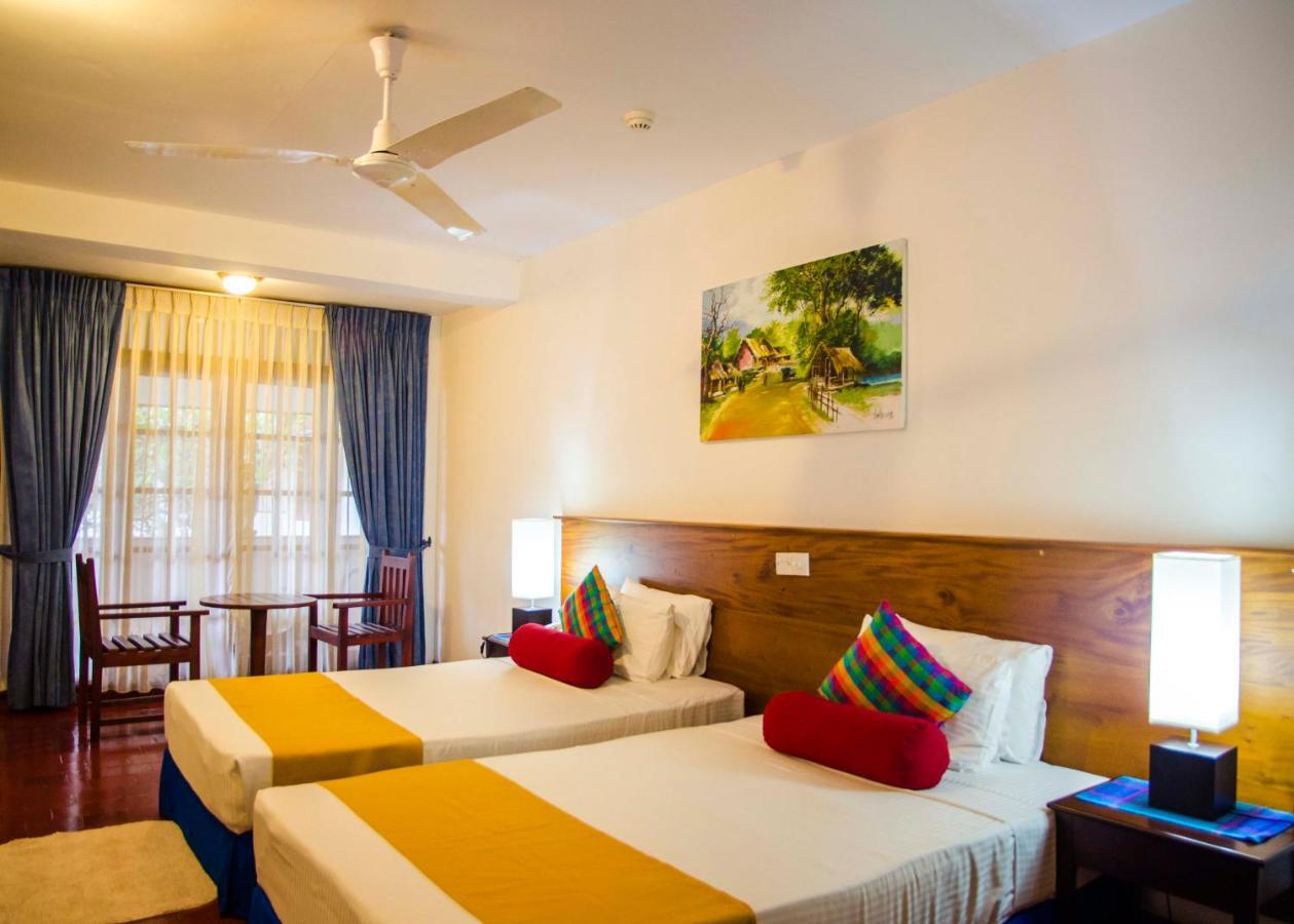 Catamaran Beach Hotel Negombo Zewnętrze zdjęcie